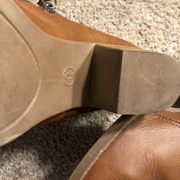 Shoes - Picture 4 of 4